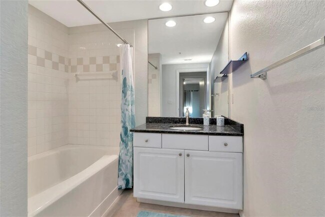 Building Photo - 504 S Armenia Ave