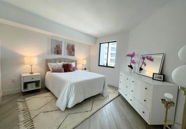 Building Photo - 2321 Laguna Cir