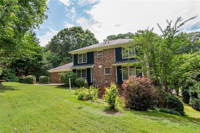Building Photo - 2340 Castleridge Ct