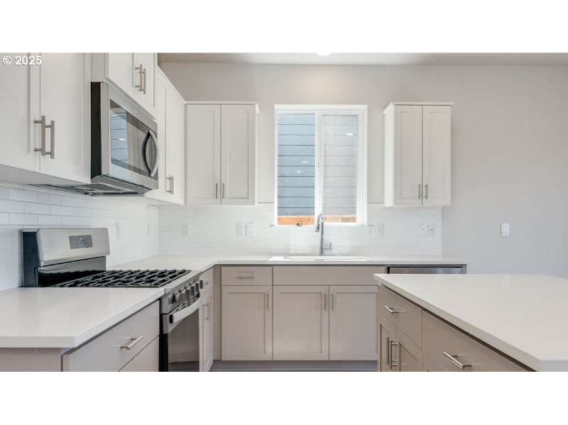 Building Photo - 9212 SE Azalea St