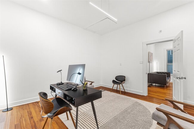 Building Photo - 315 W 9th St