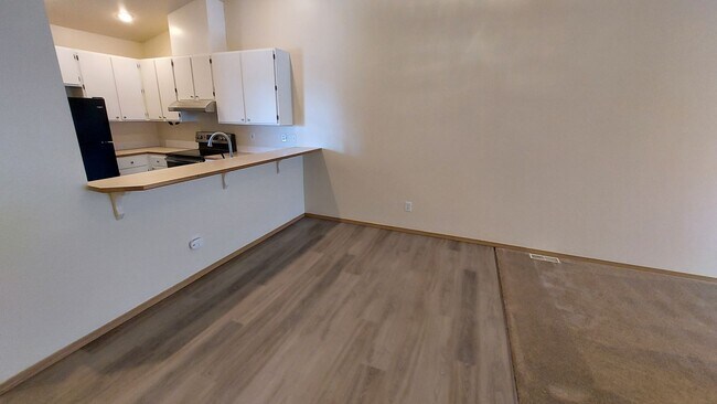 Building Photo - 6810-CDilgard
