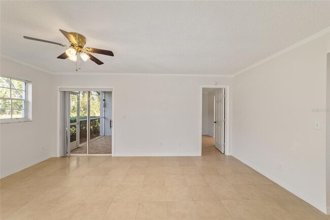 Building Photo - 2/2 downstairs unit Silver Downs Condominiums