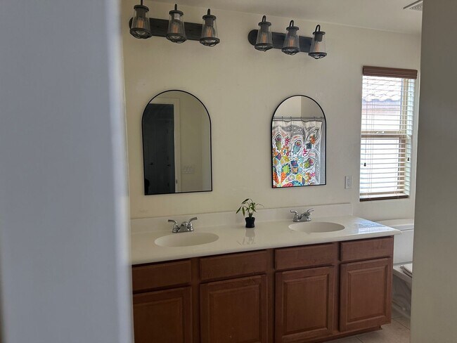 Building Photo - Stunning 2 story home in Oro Valley!!