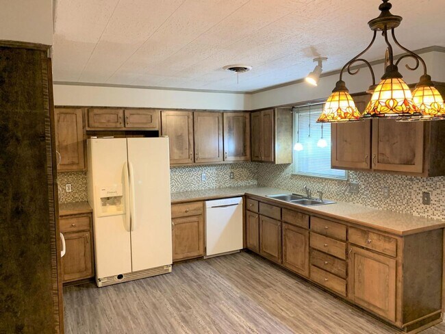 Building Photo - Come take a look at this home on a convenient corner lot