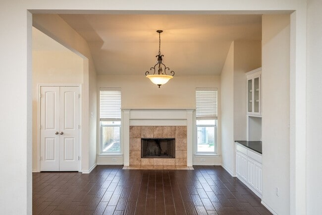 Building Photo - Beautiful 3 Bedroom 2 Bath in Whitestone R...