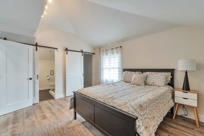 Building Photo - Chic & Cozy Furnished 1-Bed Studio apartment in Denver