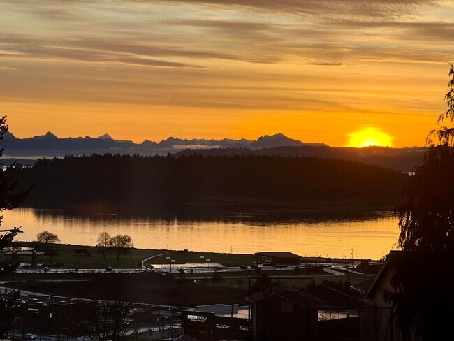 Building Photo - 3 Bed 2.5 Bath - View - Culdesac - Pet per Approval - NAS Whidbey