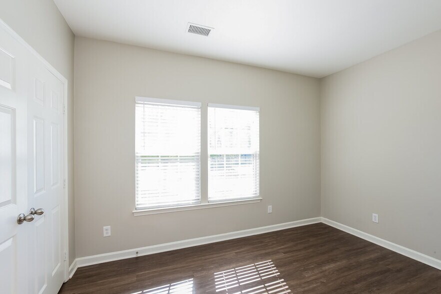 Building Photo - 11430 Northwoods Forest Dr