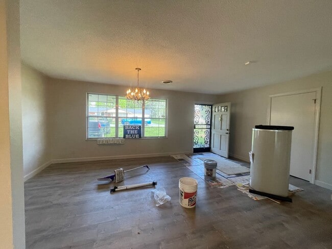 Building Photo - Large home in Pigeon Forge