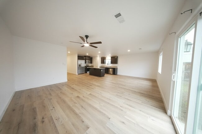 Building Photo - 547 Virginia Ave