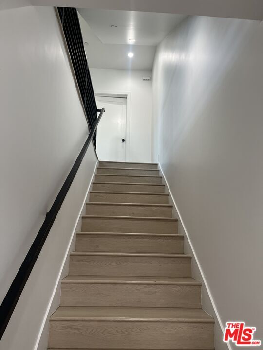 Building Photo - 212 E 29th St