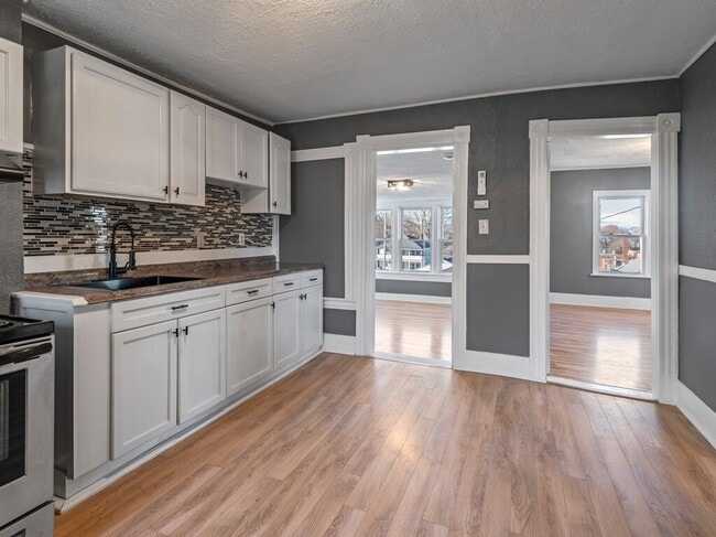 Building Photo - 52 Moran St