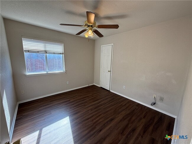 Building Photo - 3401 Beagle Ct