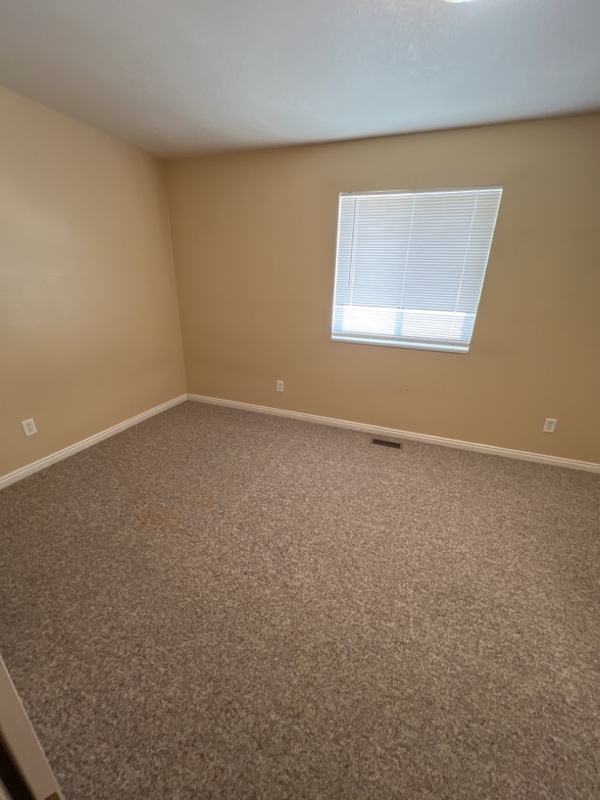 Building Photo - 545 W 350 N