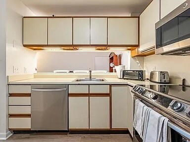 Building Photo - 1207 University Ter