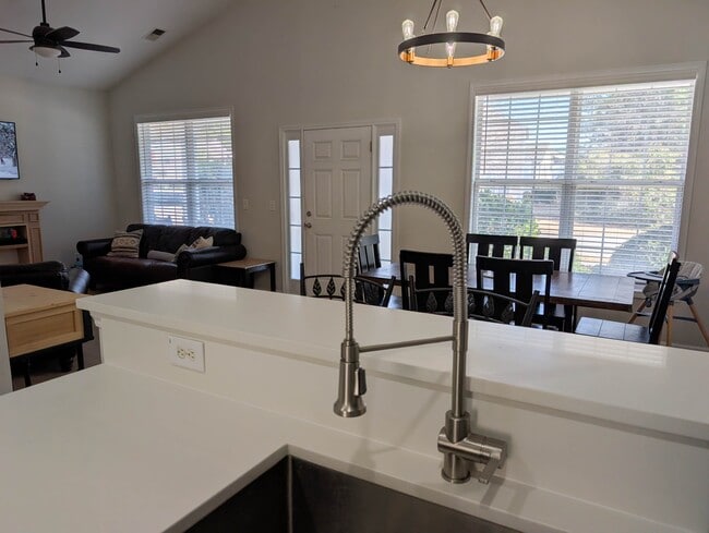 Building Photo - 4717 Farm Lake Dr