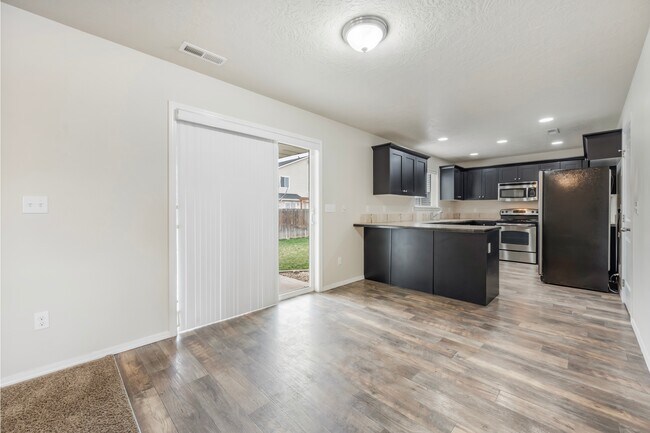 Building Photo - 1860 E Adelaide Dr