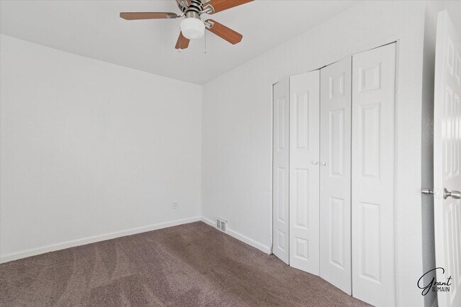Building Photo - $1300 3 bedroom
