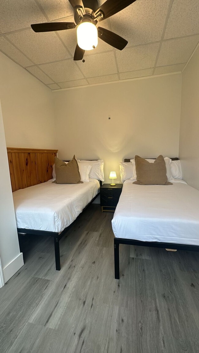 Building Photo - 163 Silver Lake Rd