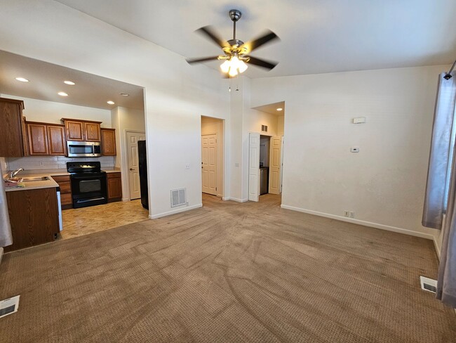 Building Photo - 2 Bed, 1 Bath Home in The Courtyards At Wo...