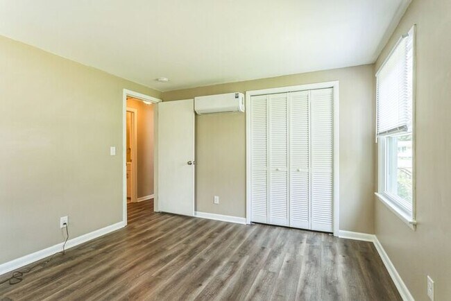 Building Photo - 47481 Southampton Dr