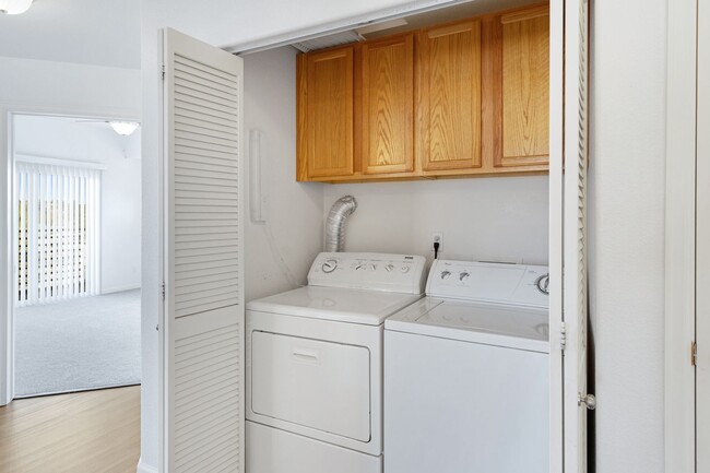 Building Photo - NEWLY REMODELED 2 BEDROOM 2 BATH CONDO
