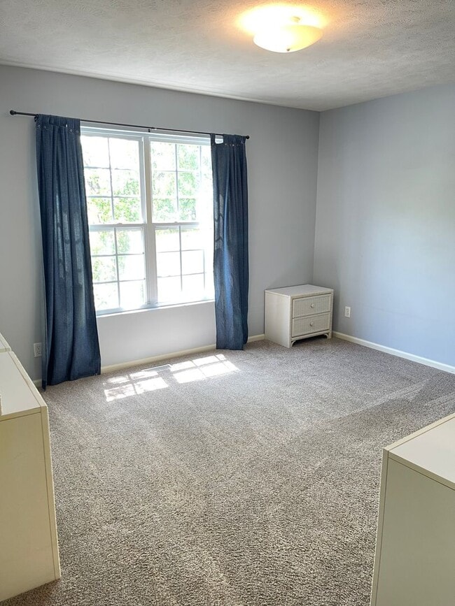 Building Photo - Beautiful 4 bed 2.5 bath 3000+sq ft