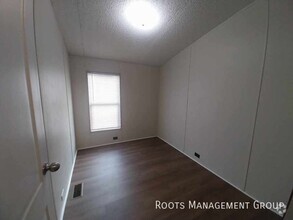 Building Photo - 3 Bed 2 Bath Home Available for Lease at L...