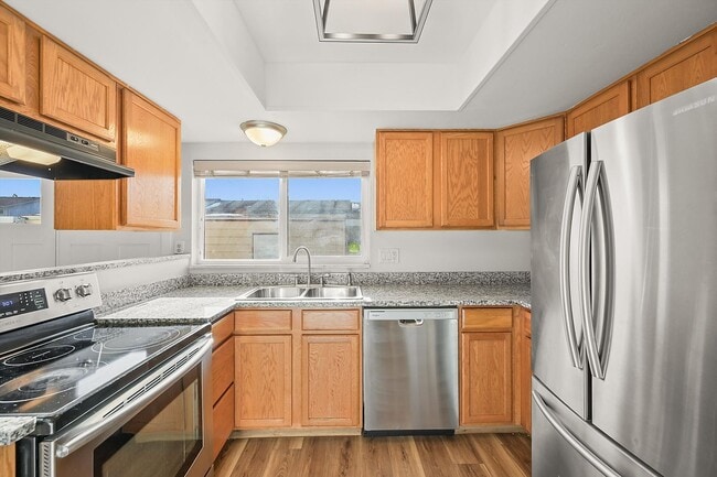 Building Photo - 3BR Townhome in Aurora | Private Yard, Covered Parking & Community Pool