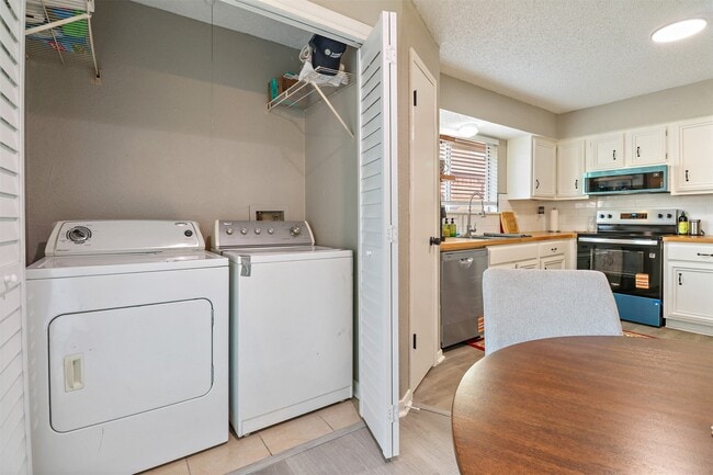 Building Photo - 12400 Overbrook Ln