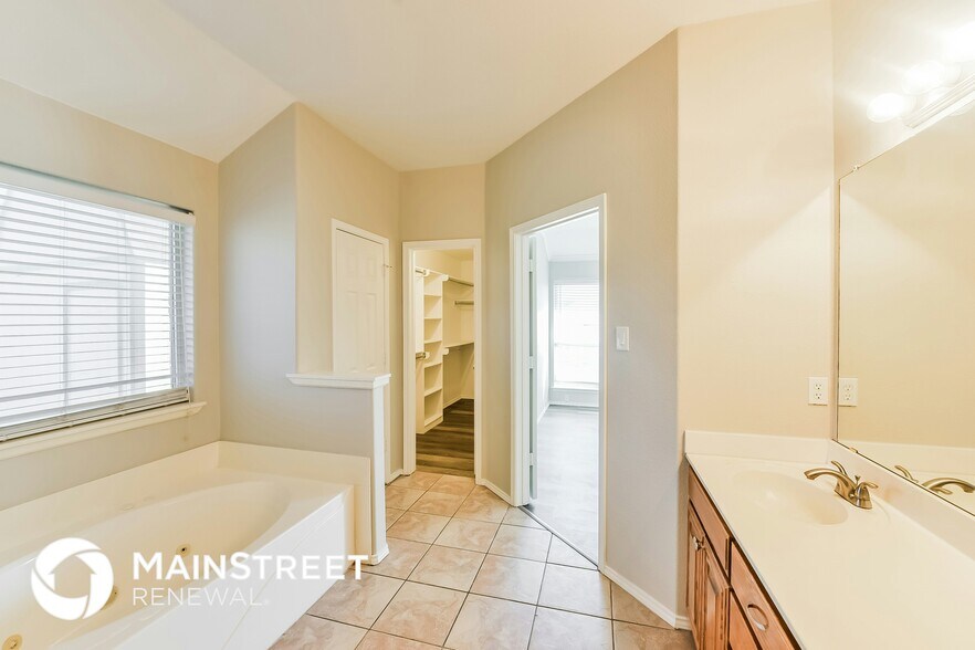 Building Photo - 3812 Periwinkle Dr