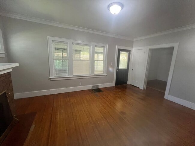 Building Photo - 1066 Bay St