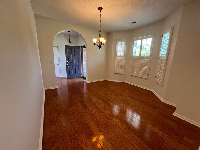 Building Photo - 1513 Clarendon Way