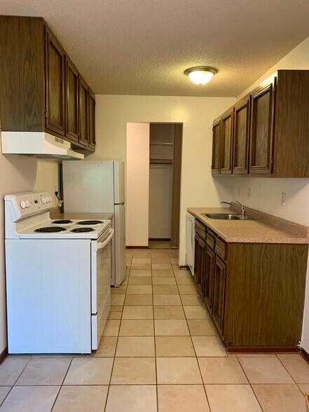Kitchen - 4508 Cedar Lake Rd S