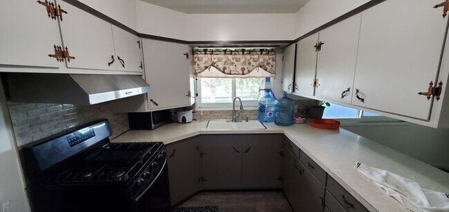 Building Photo - Country Living Byron/Tracy 3 Bedroom Count...