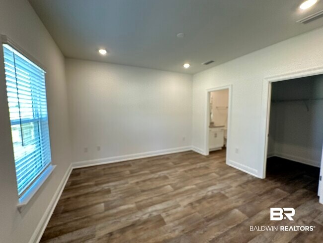Building Photo - 13296 Shea Cir