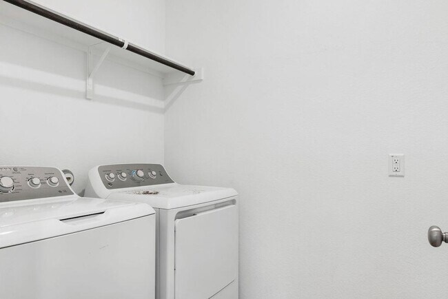 Building Photo - 1205 Sweetspire St