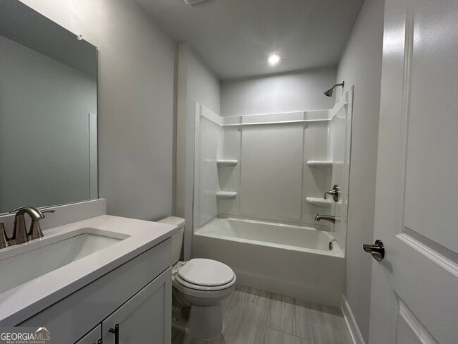 Building Photo - 450 Bandon Wy