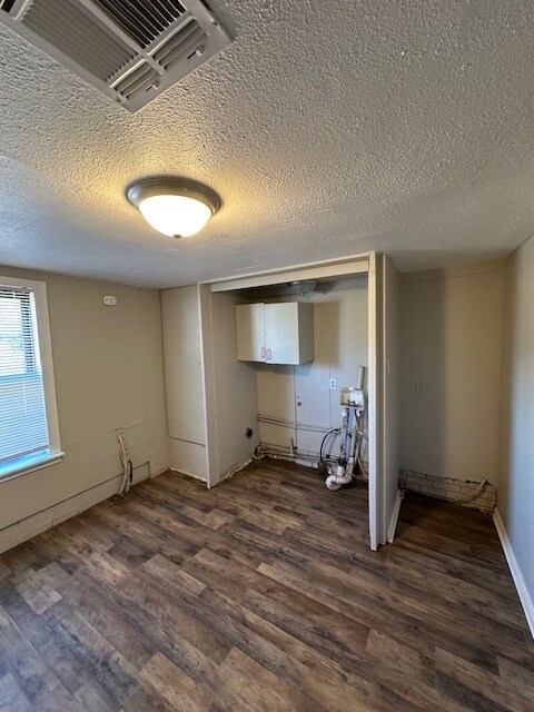 Building Photo - 518 E Lockheed Dr