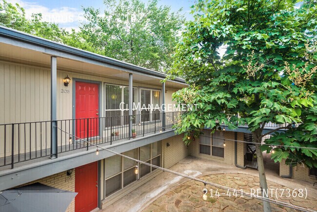 Building Photo - 5330 Junius St