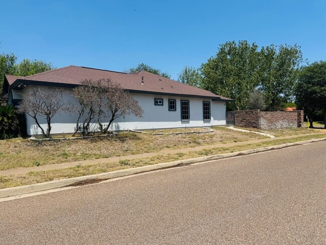 Building Photo - 524 Pine Sisken St