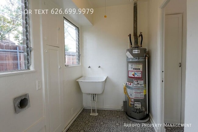 Building Photo - 3216 Brandon St