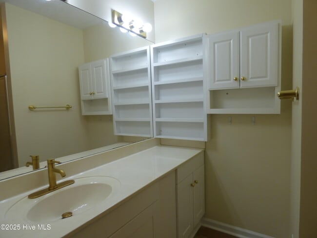 Building Photo - 408 Spring Hill Loop