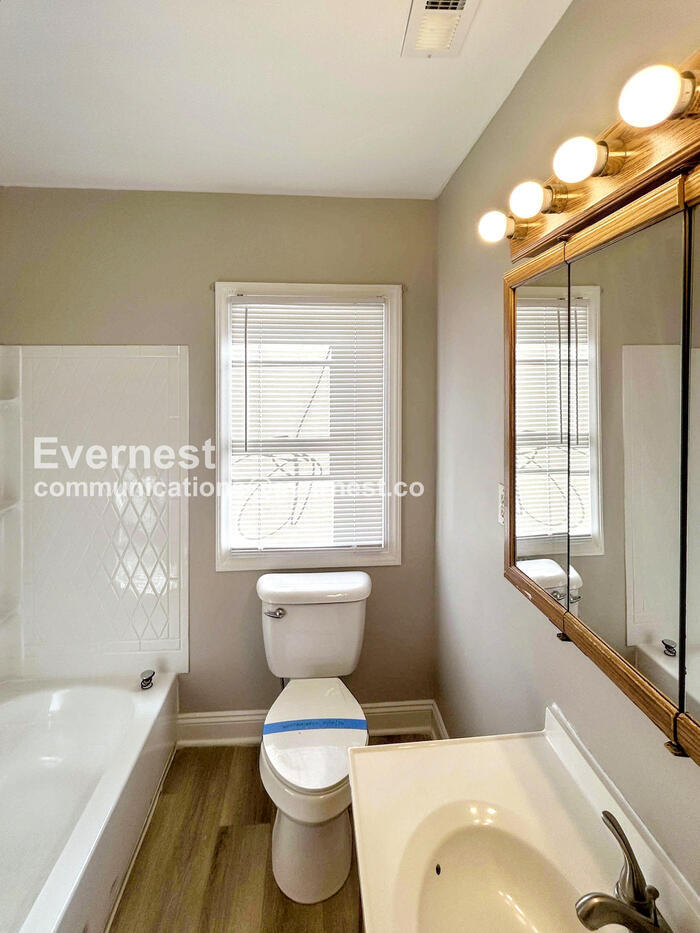 Building Photo - 2919 Creighton Rd