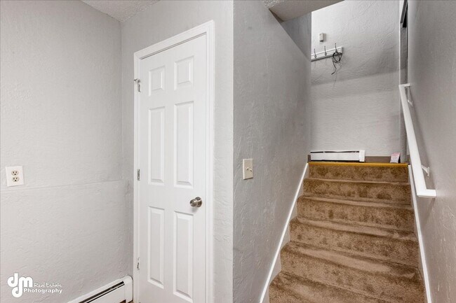 Building Photo - The Single-Family Alternative: 3BD/2BA Triplex Unit with Modern Comforts