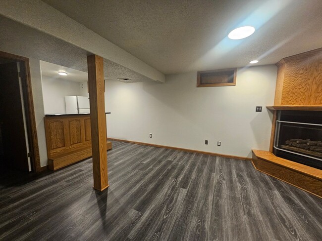 Building Photo - 2 Bedroom 2 Bath Corner Lot, In Small Town Fairfax