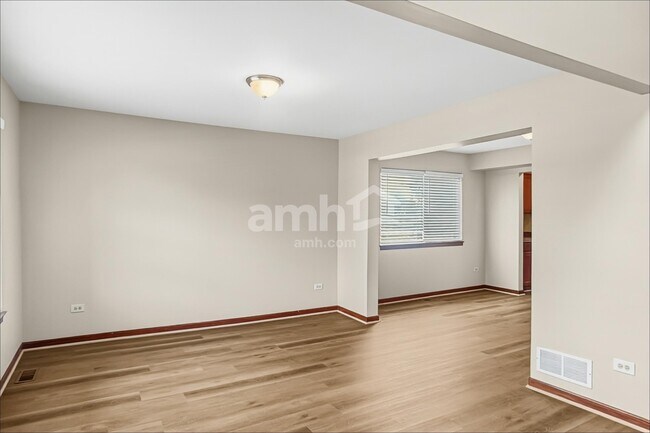 Building Photo - 26333 Wild Rose Dr