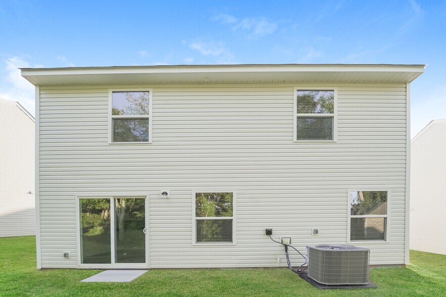 Building Photo - 2106 Southlea Dr