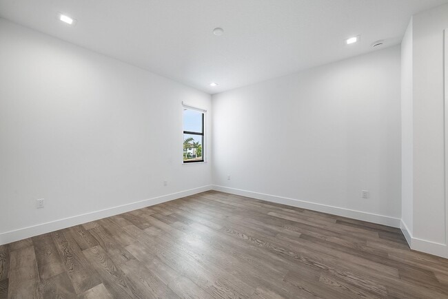 Building Photo - 8561 Crystal Downs Ave